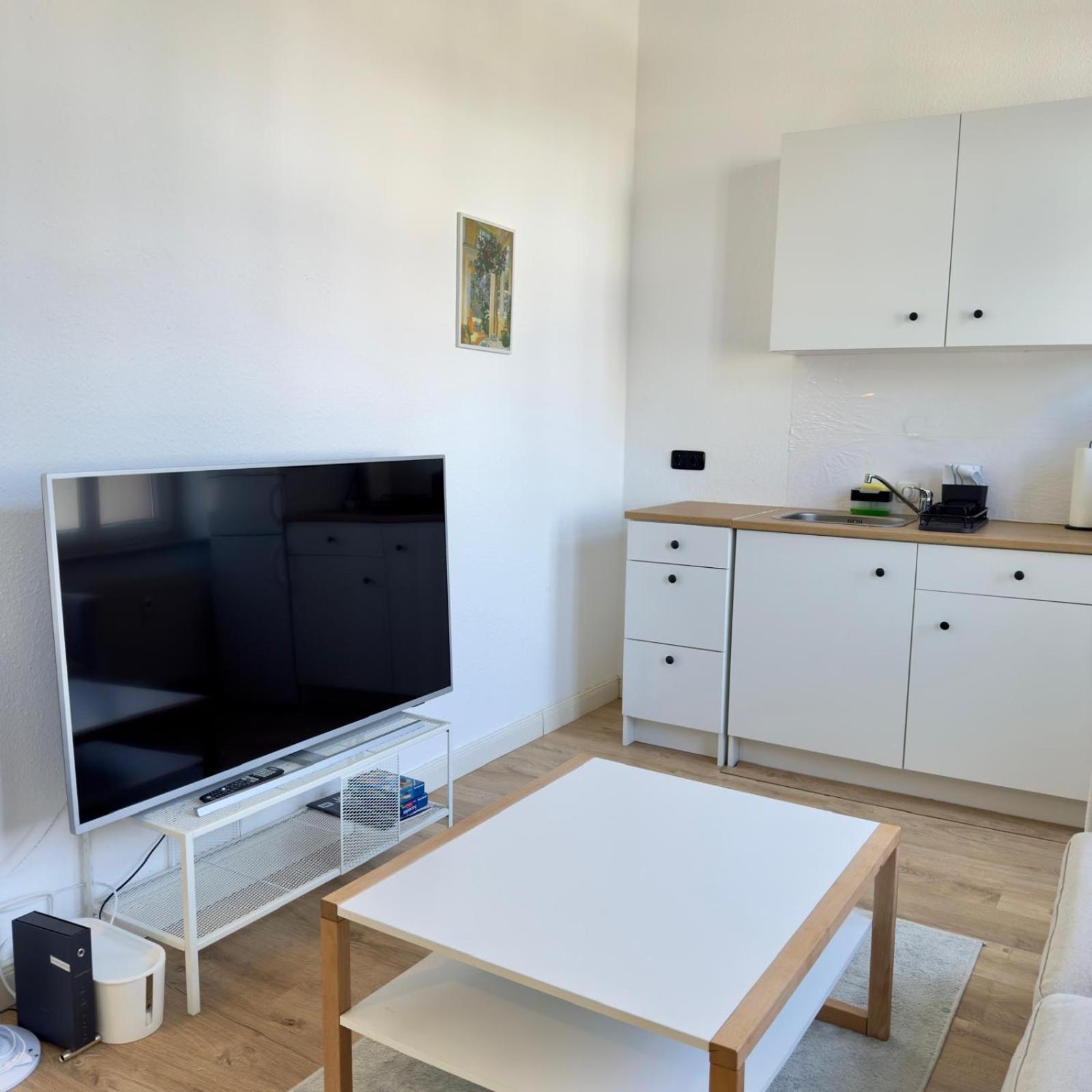 Raha Apartments - Charmantes Studio-Apartment - Hbf - Gratis Parkplatz Erfurt Buitenkant foto